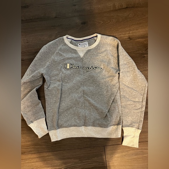 Champion Tops - Champion sweatshirt. Size XS